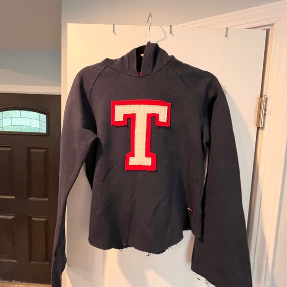 VINTAGE ~Tommy Hilfiger~ Navy Hoodie with Red T Patch - Picture 1 of 9